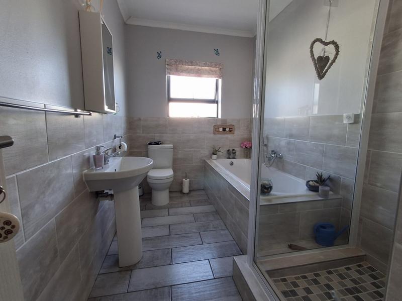 3 Bedroom Property for Sale in Golden Mile Western Cape